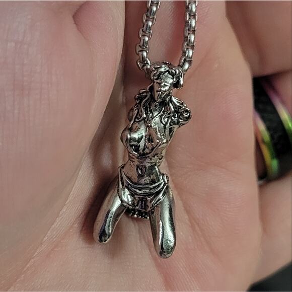 Bound woman kneeling necklace - Picture 5 of 5